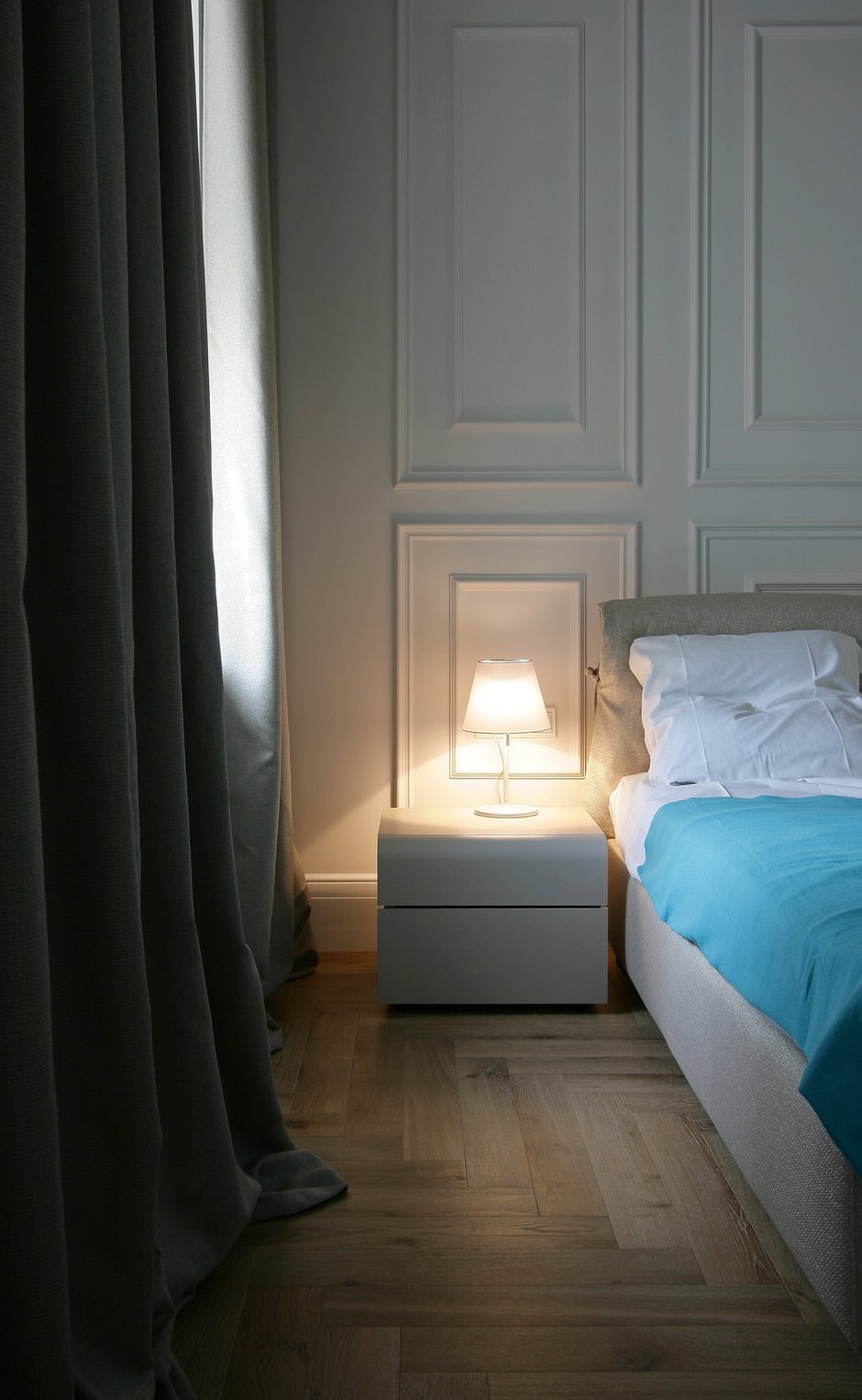 Фотография: Спальня в стиле Современный, Квартира, Украина, Дома и квартиры, Зеркало – фото на INMYROOM