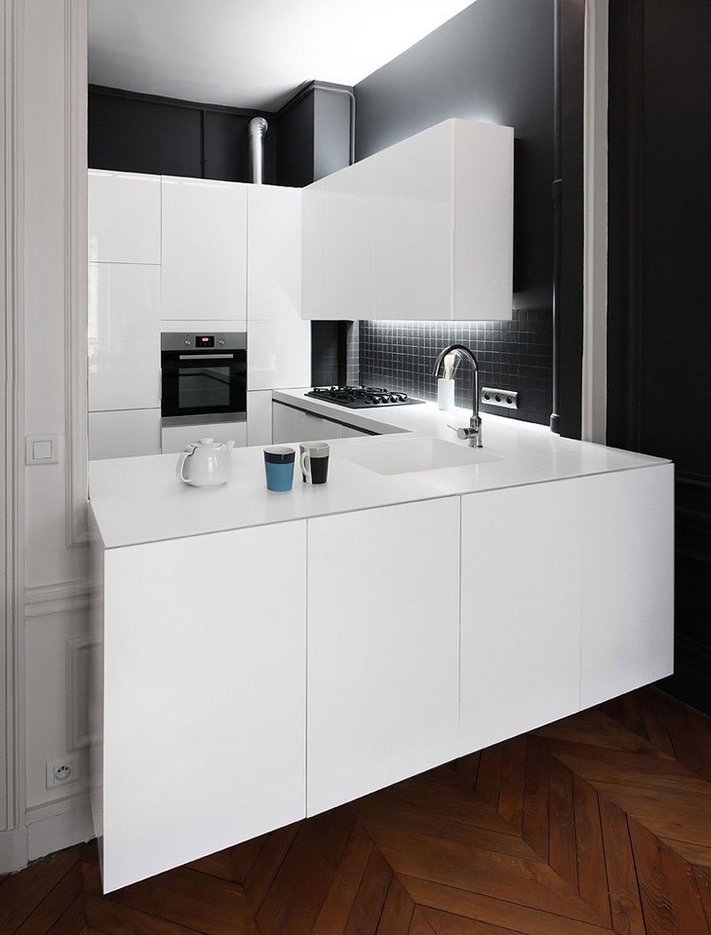 Фотография: Кухня и столовая в стиле Хай-тек, Квартира, Франция, Дома и квартиры – фото на INMYROOM