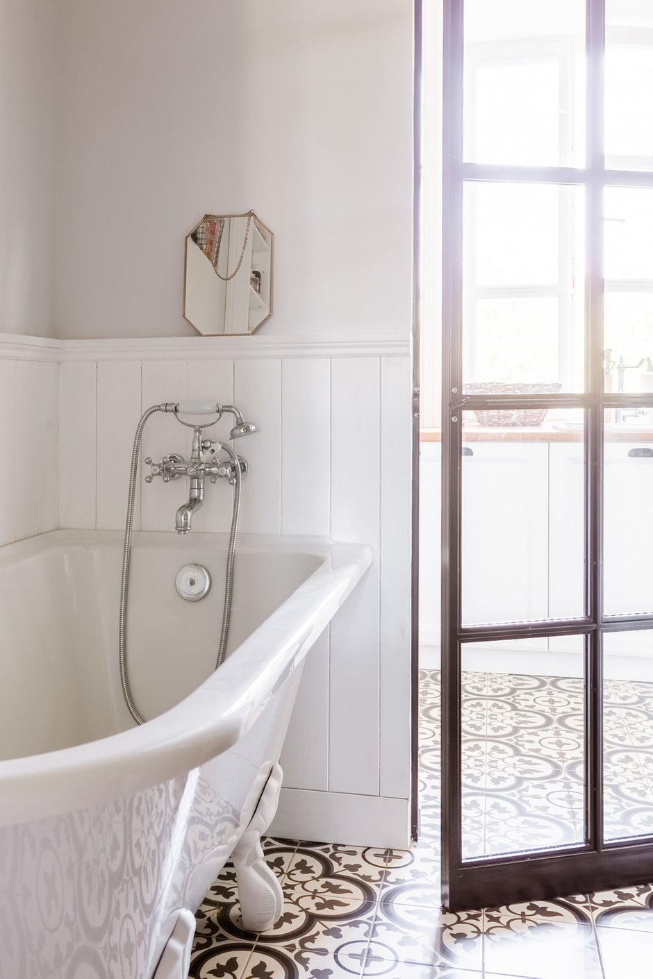 Фотография: Ванная в стиле Прованс и Кантри, Белый, Проект недели, Кирпичный дом, 3 комнаты, 60-90 метров – фото на INMYROOM
