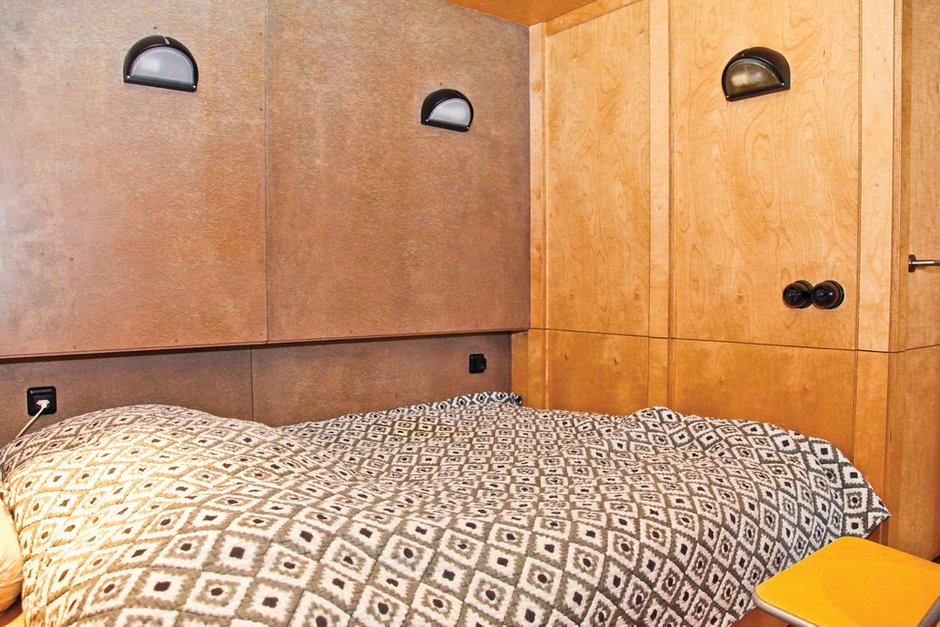 Фотография: Спальня в стиле Лофт, Малогабаритная квартира, Квартира, Дома и квартиры, Квартиры – фото на INMYROOM