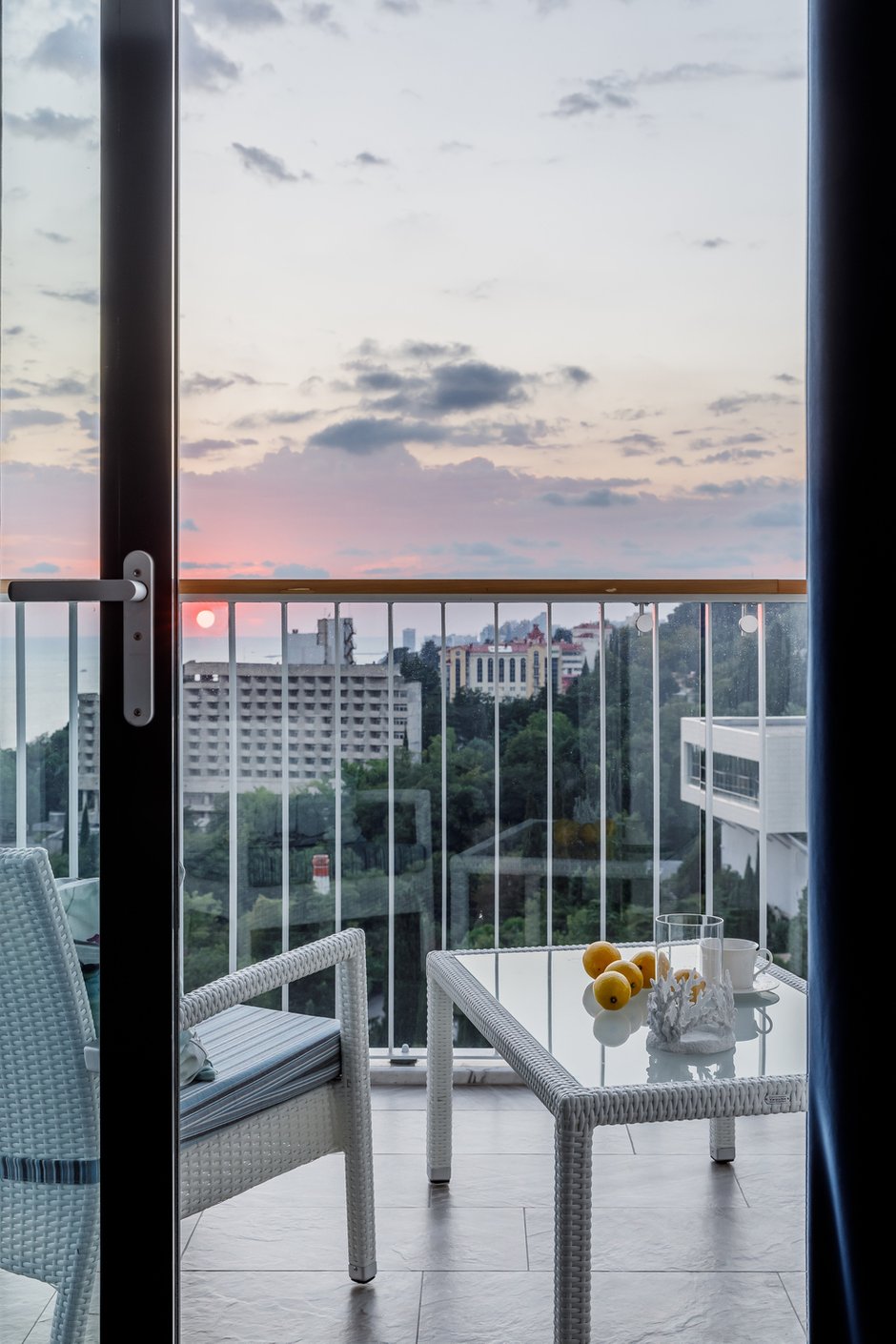 Фотография: Балкон в стиле Современный, Классический, Квартира, Проект недели, Сочи, Лидия Большакова, Монолитный дом, 4 и больше, Более 90 метров, #эксклюзивныепроекты – фото на INMYROOM