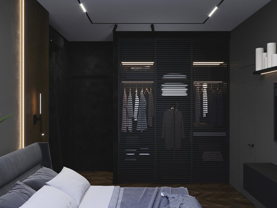 В спальне предусмотрен большой платяной трехсекционный шкаф глубиной 70 см, спрятанный за реечными дверцами. 