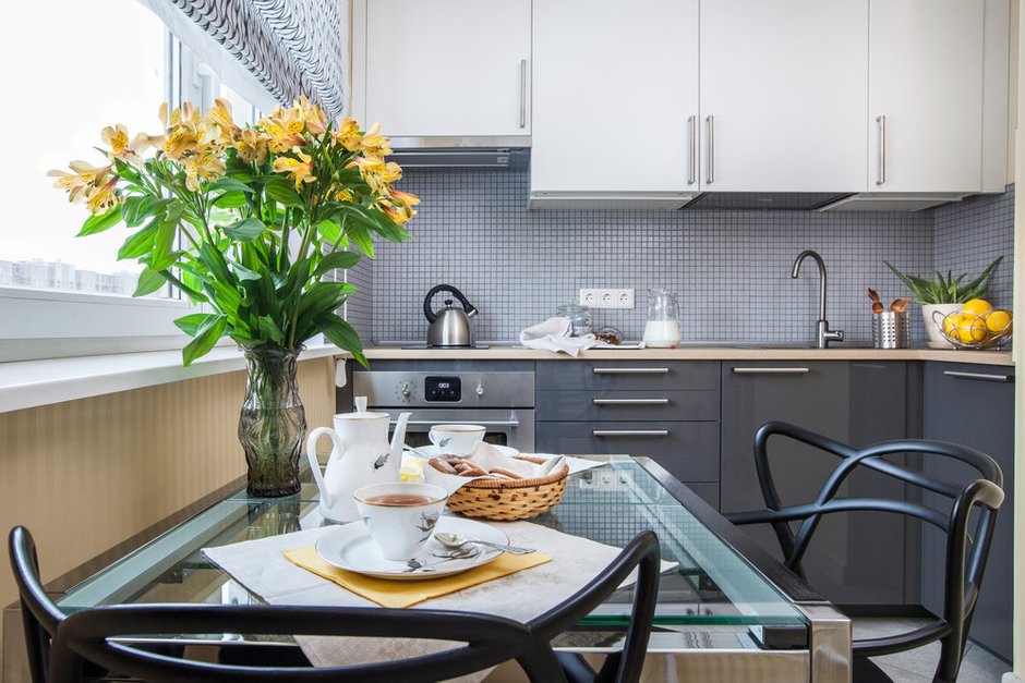 Фотография:  в стиле , Кухня и столовая, Гид, планировка кухни в брежневке – фото на INMYROOM