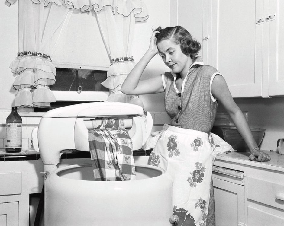 Фотография:  в стиле , Кухня и столовая, Тема месяца, стиральная машина, история кухни, история стиральной машины, эволюция стиральной машины – фото на INMYROOM