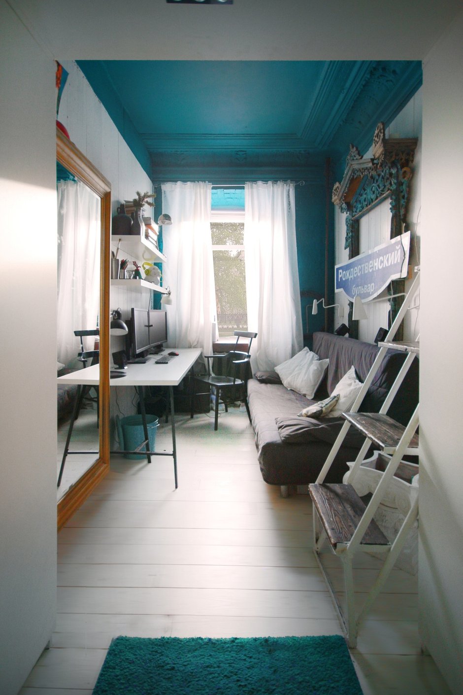Фотография: Офис в стиле Современный, Малогабаритная квартира, Квартира, Цвет в интерьере, Дома и квартиры, Белый, Бирюзовый – фото на INMYROOM