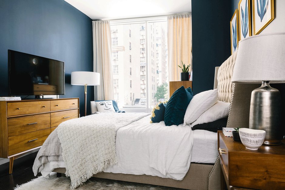 Фотография: Спальня в стиле Скандинавский, Декор интерьера, Малогабаритная квартира, Квартира, Нью-Йорк, Гид – фото на INMYROOM