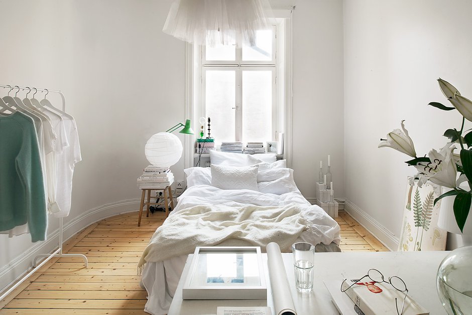 Фотография: Спальня в стиле Скандинавский, Малогабаритная квартира, Квартира, Цвет в интерьере, Дома и квартиры, Белый – фото на INMYROOM