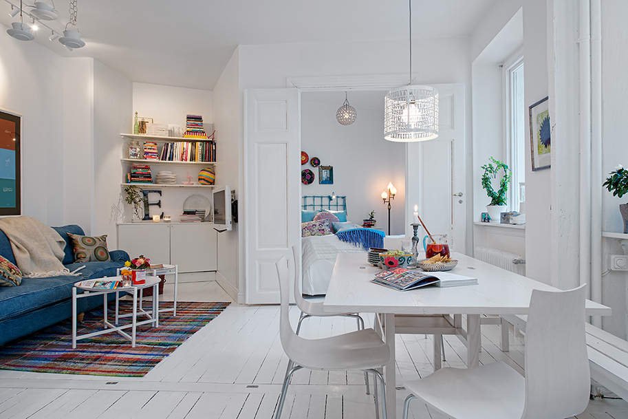 Фотография: Кухня и столовая в стиле Скандинавский, Малогабаритная квартира, Квартира, Швеция, Цвет в интерьере, Дома и квартиры, Белый – фото на INMYROOM